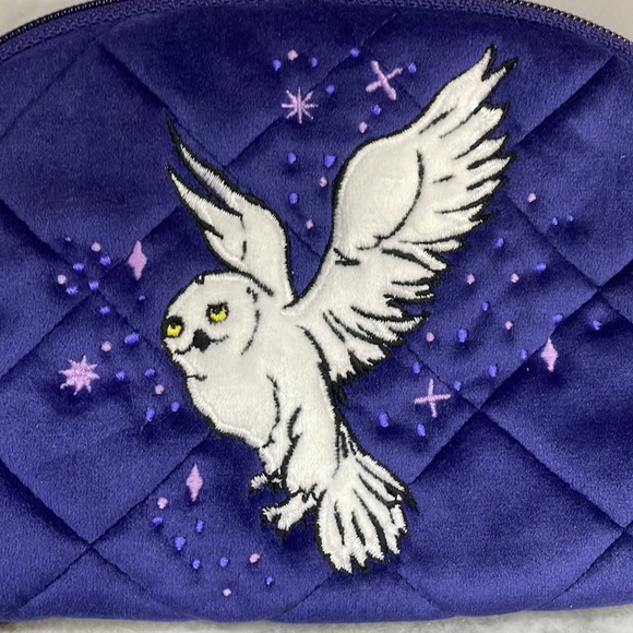 BNWT Vera Bradley Harry Potter FORBIDDEN FOREST Clamshell Cosmetic Bag Hedwig - Picture 2 of 16